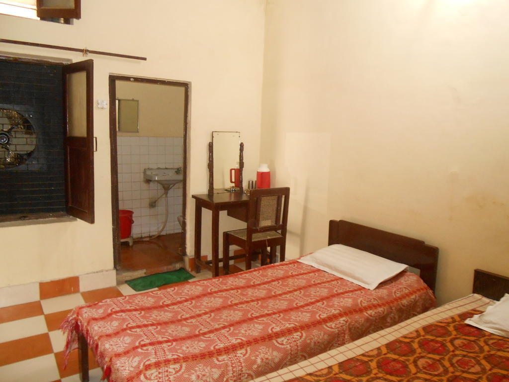 Gaurav Guest House Mathura Exterior foto